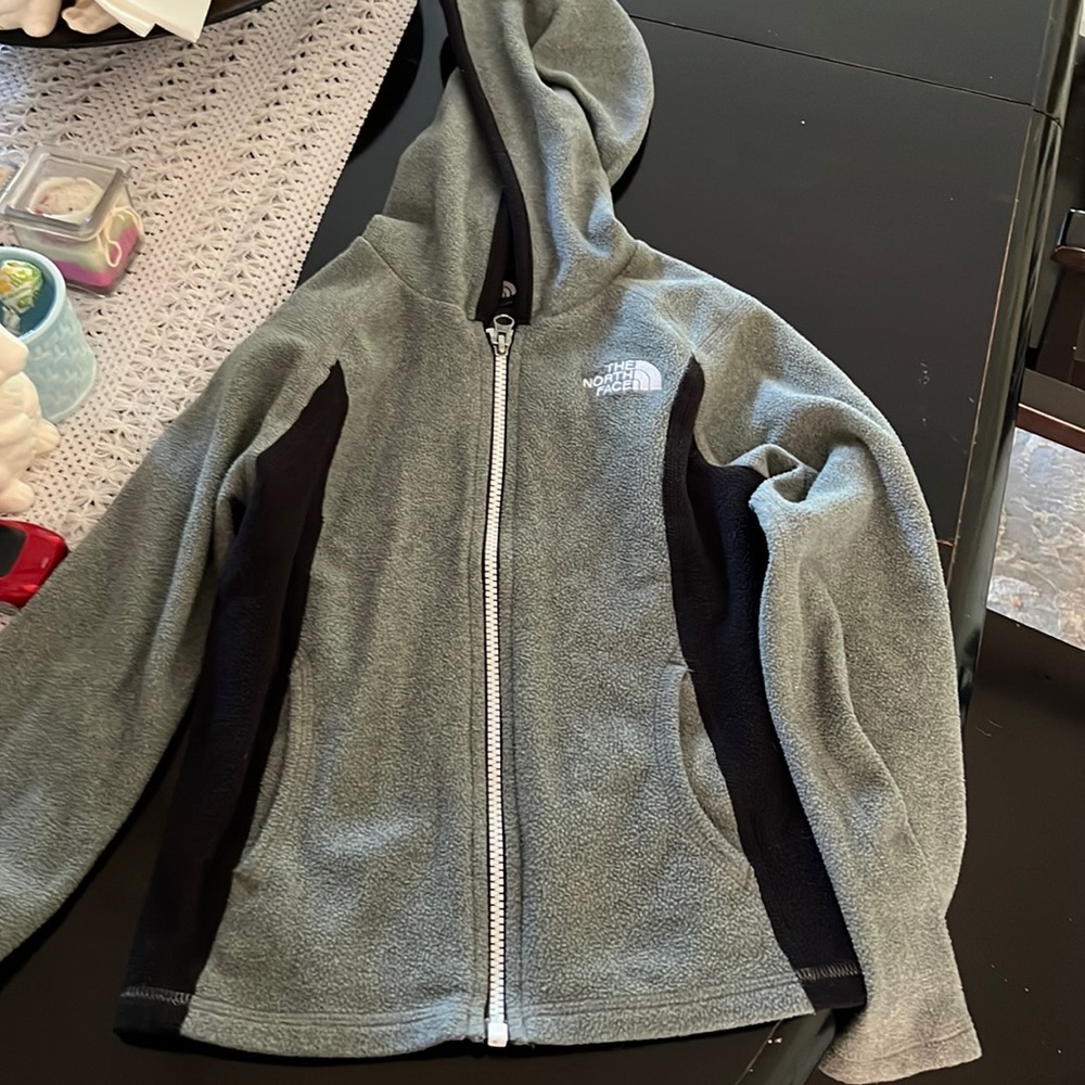 Girls North Face zip up fleece sz kids xs(6), like new!